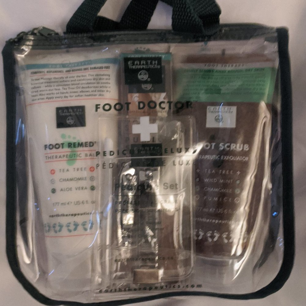 NIB Earth Therapeutics Foot Doctor Pedicure Deluxe Set